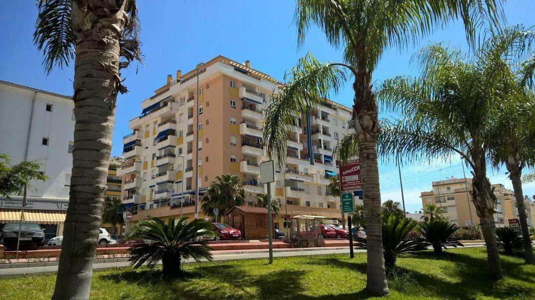 Seaside Romantic Apartment Альгарробо-Коста Экстерьер фото