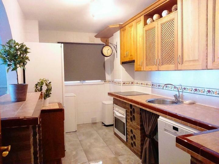 Seaside Romantic Apartment Альгарробо-Коста Экстерьер фото